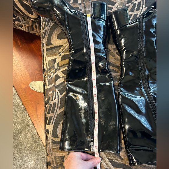 Design Lab - faux blk patent leather tall boots size 8.5 heel height approx 3in - Picture 10 of 10